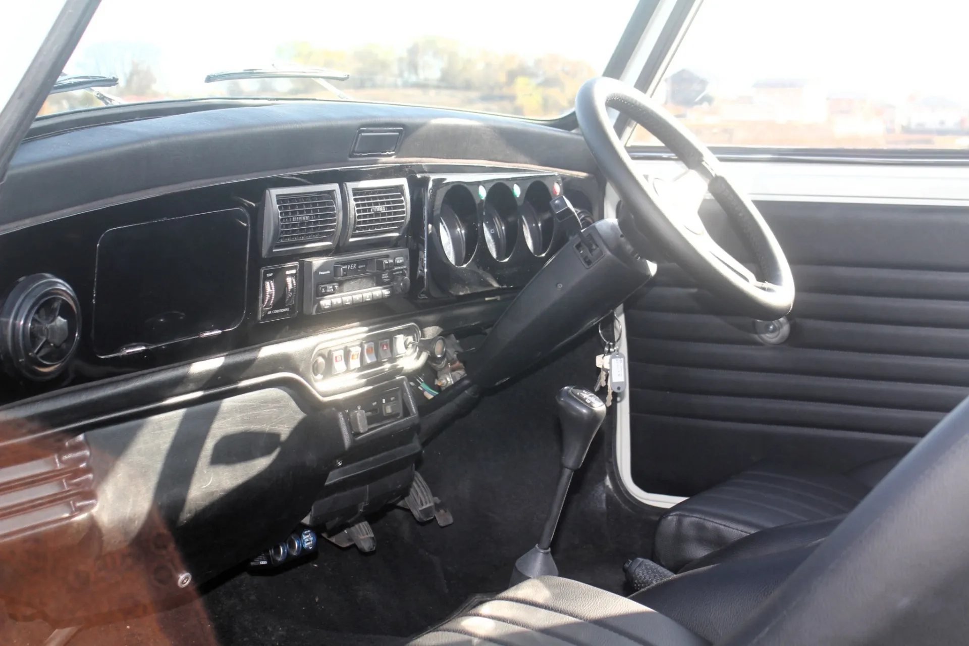 平成7年式　ローバーミニ1.3　インジェクション　4MT　全塗装済み！　新品美品多数！